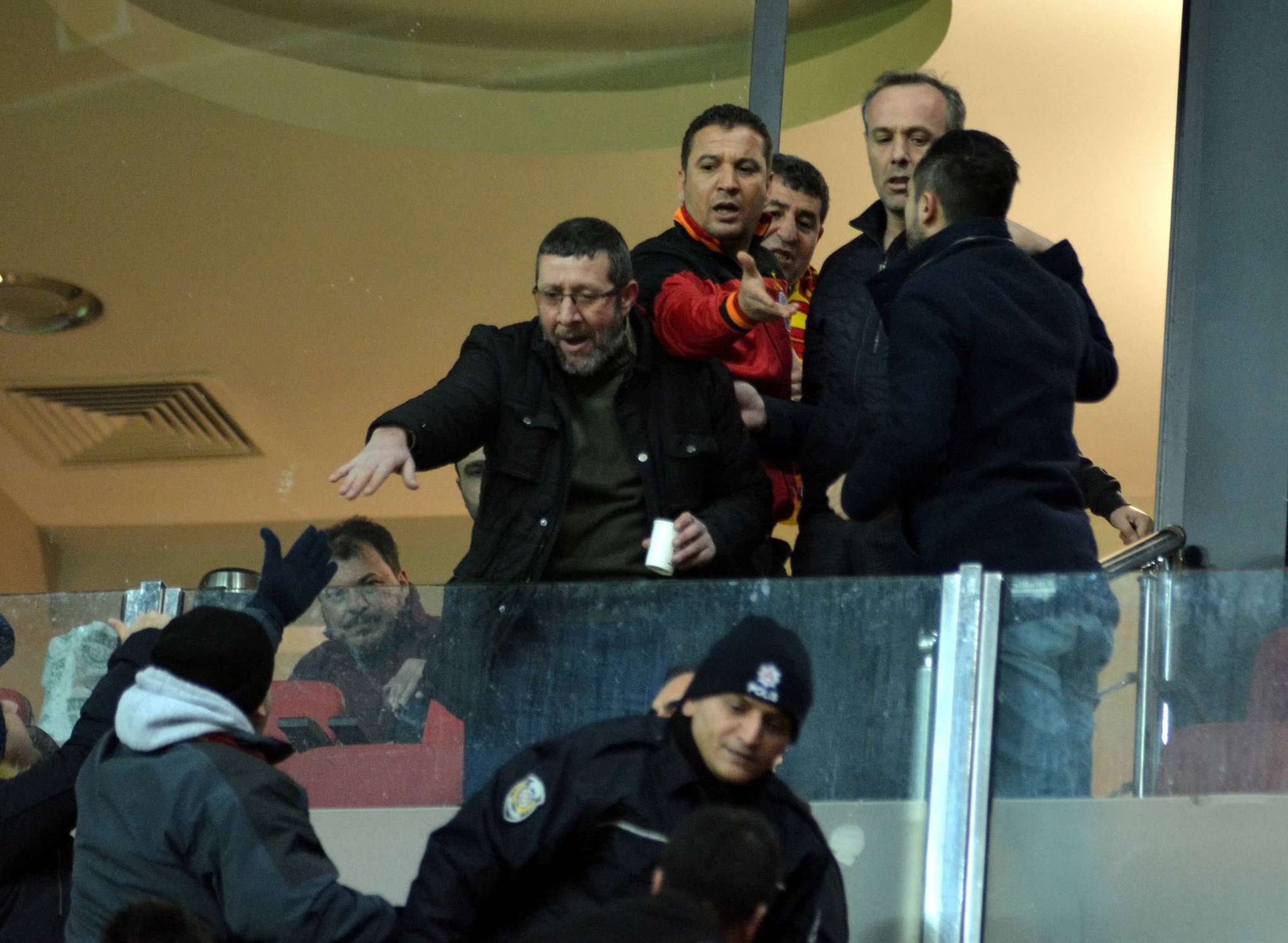 Kebapçı Selahattin maskesine müdahale!