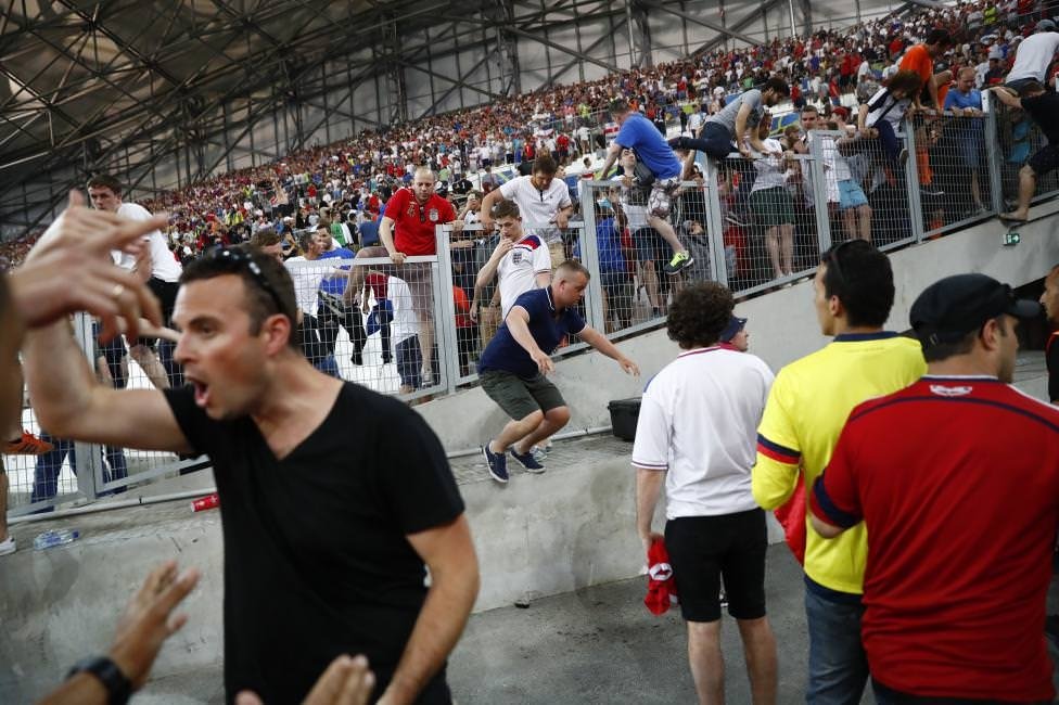 EURO 2016’ya leke düşüren holiganlar!