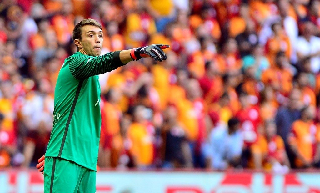 Muslera’dan tarihi başarı