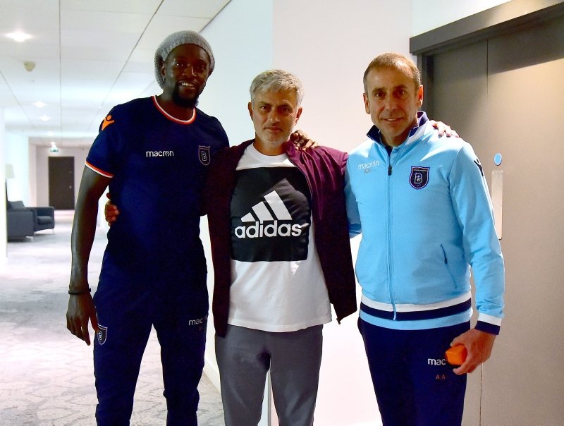 Adebayor’dan Başakşehir’e Galatasaray resti!