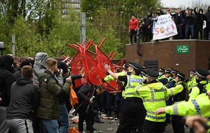 Manchester United-Liverpool maçı öncesi büyük protesto!