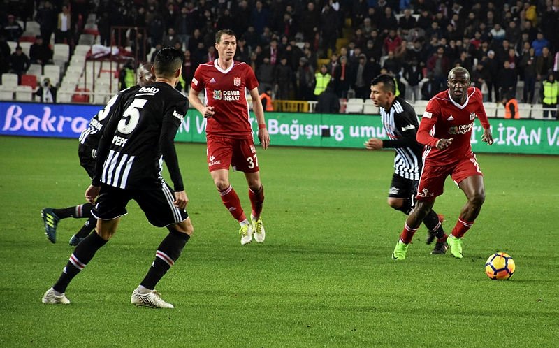 Erman Toroğlu: Aykut Kocaman futbolcuları böyle tehdit etti!