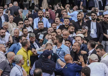 F.Bahçe kongresinde gerginlik!