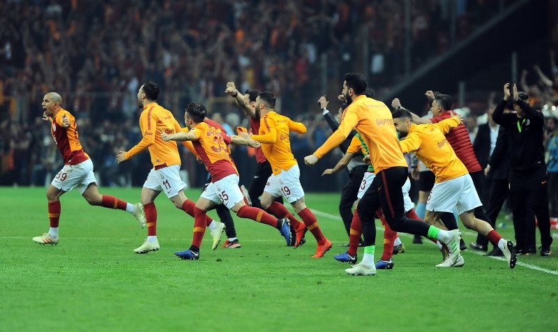 Galatasaray şampiyonluğu böyle kutladı! İşte görüntüler