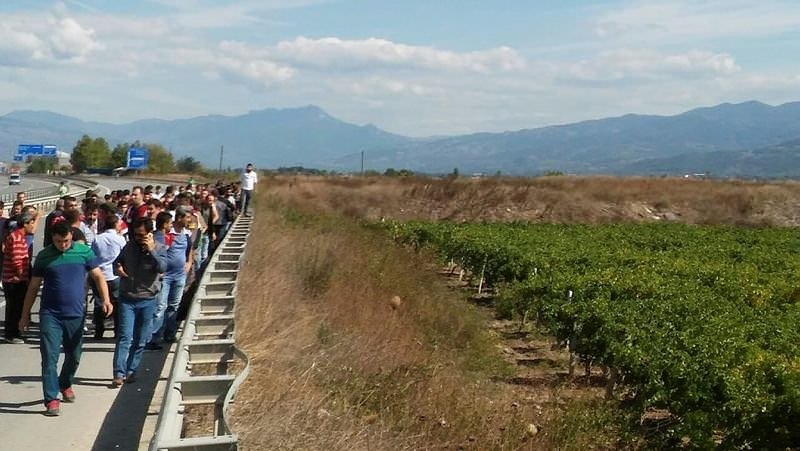 Sakaryaspor ile Eskişehirspor Taraftarı Birbirine Girdi