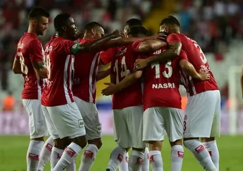 Antalyaspor, Osmanlıspor'u farklı geçti