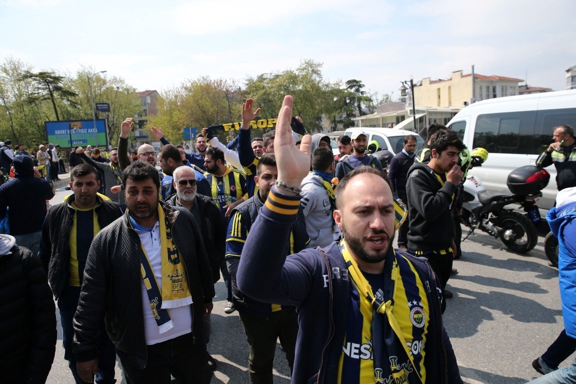 Fenerbahçe taraftarı Türk Telekom Arena’ya geldi
