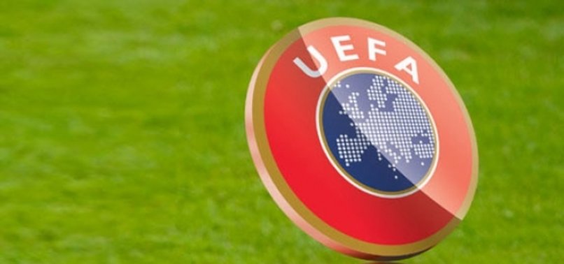UEFA Beşiktaş ve Galatasaray'a para cezası verdi!