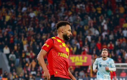 Göztepe Nazım Sangare’ye veda etti!
