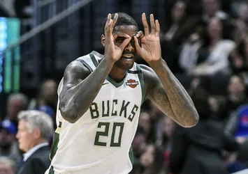 Milwaukee Bucks play-off'ları garantiledi