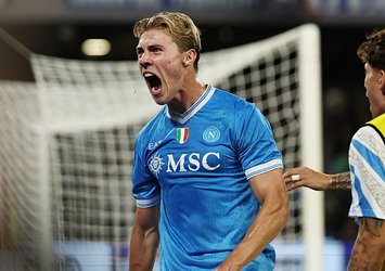 Napoli geriye düştüğü maçta dönmesini bildi!