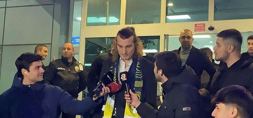 Fenerbahçe'nin yeni transferi Çağlar Söyüncü İstanbul'a geldi! İşte ilk sözleri