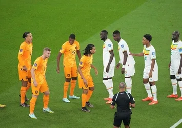 Hollanda 3 puanla başladı!