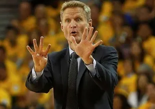 NBA'de yılın antrenörü Kerr