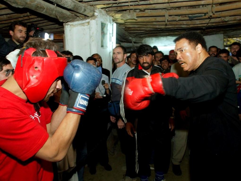 Efsanevi boksör Muhammed Ali hayatını kaybetti