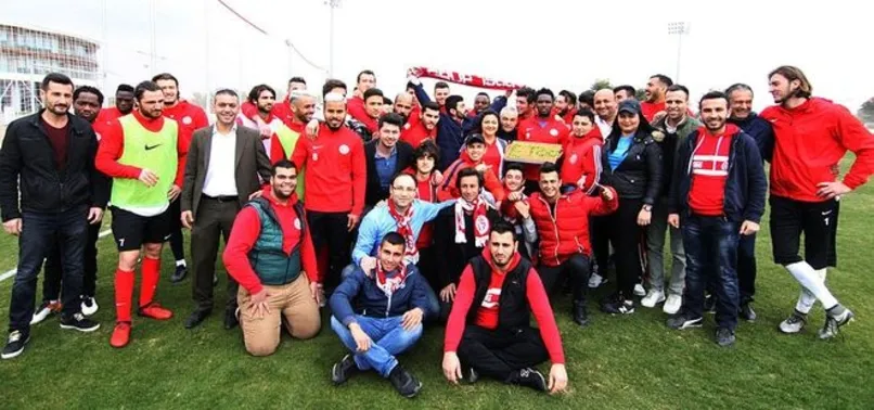 Eto'o'ya taraftarlardan baklava sürprizi
