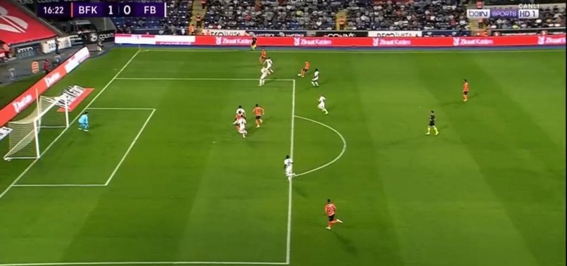 Başakşehir Fenerbahçe maçında VAR devreye girdi! F.Bahçe'den ofsayt itirazı