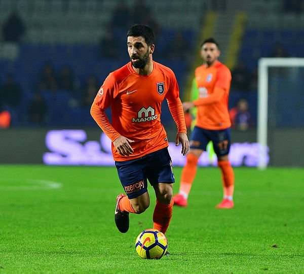 Arda Turan ile şarkıcı Berkay birbirine girdi! Burnu kırıldı!