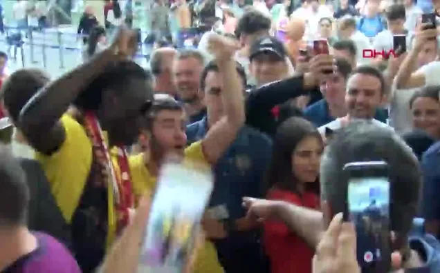 Bafetimbi Gomis, İstanbul'dan böyle ayrıldı