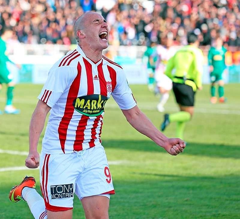 Ersun Yanal neşteri vurdu