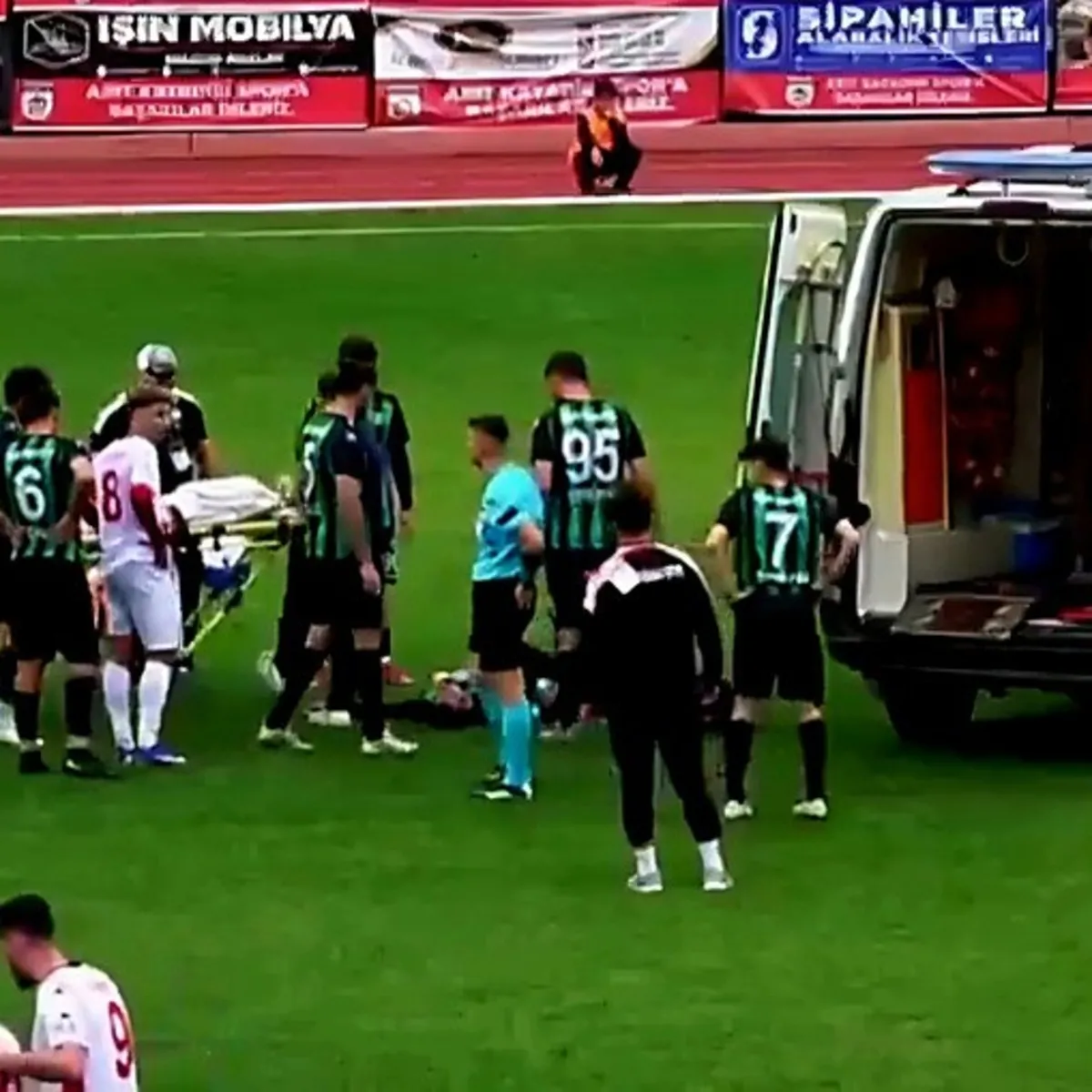 Amatör ligde korkutan anlar! 90+3. dakikada aniden yere yığıldı