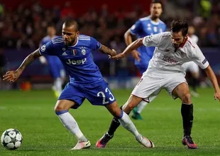 Dani Alves'in ayağı kırıldı