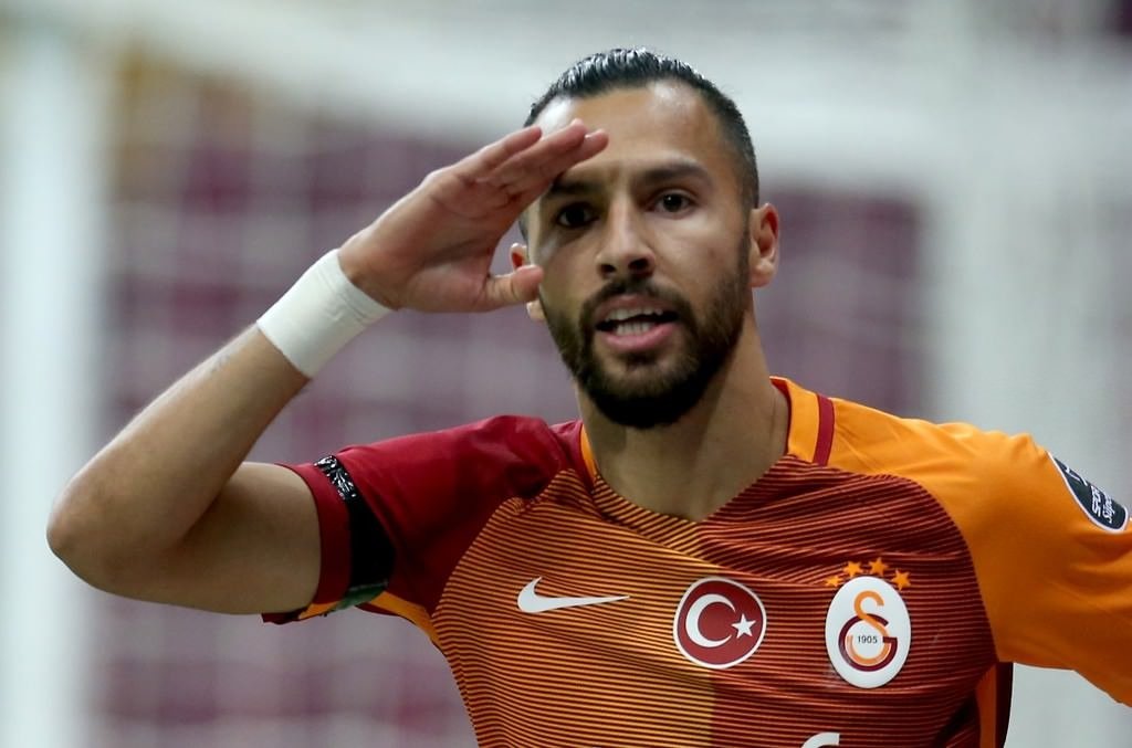 Yasin Öztekin gol sevincini polislerle paylaştı