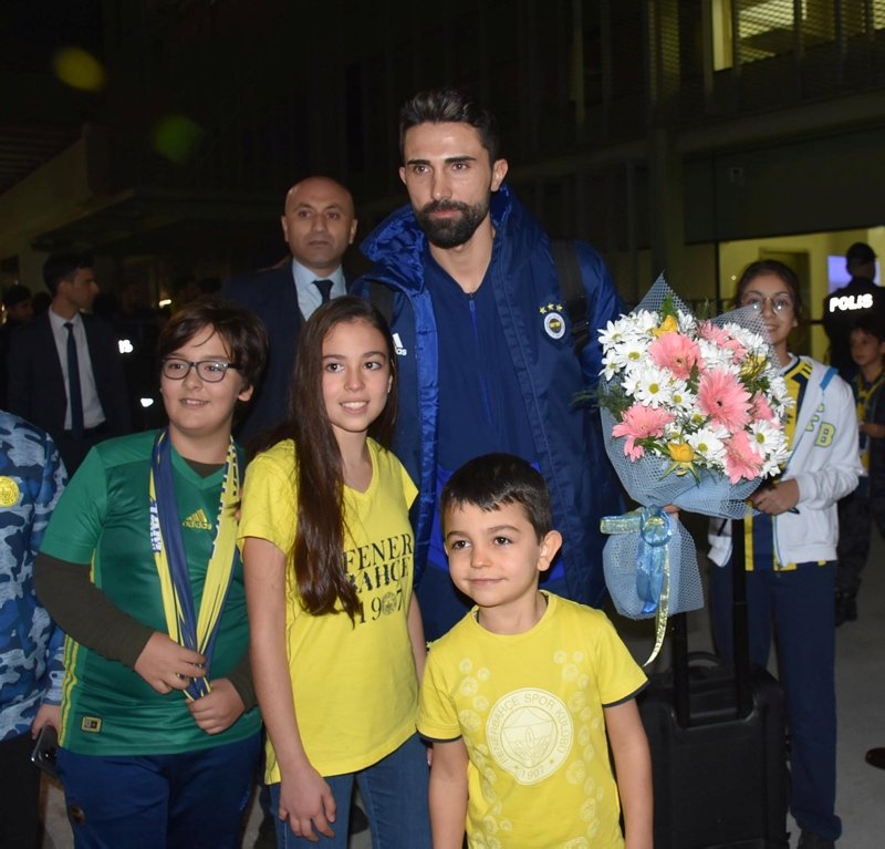 Fenerbahçe çiçeklerle karşılandı