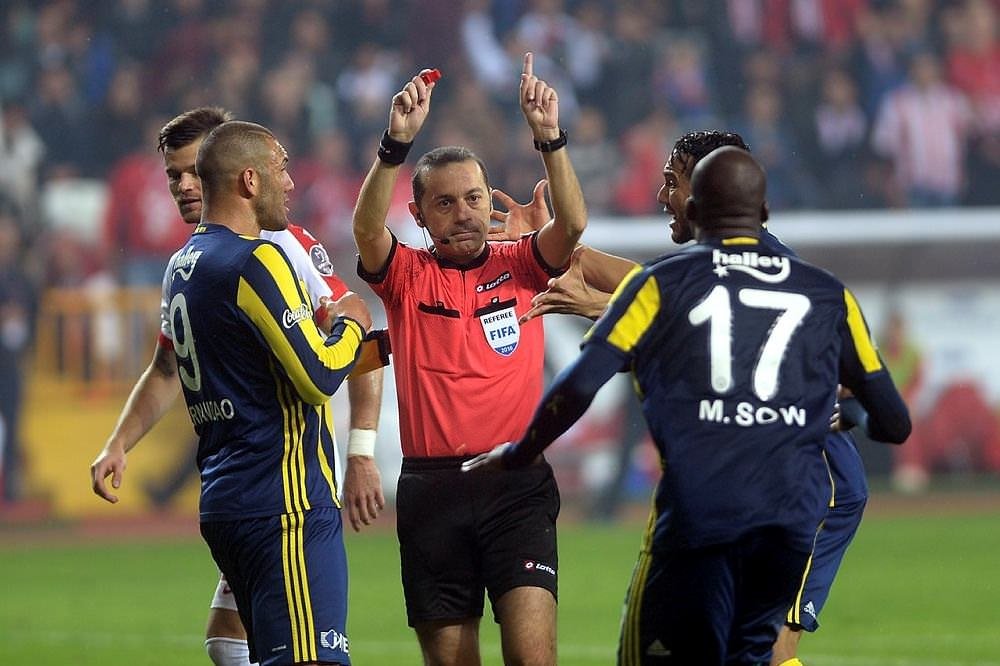 Hakemlerin asıl meslekleri şaşırttı