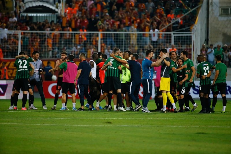 Galatasaray yenildi capsler patladı!