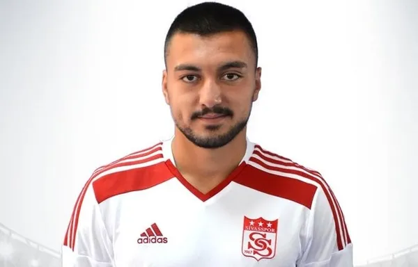 Genç futbolcu beyin kanaması geçirdi - 1