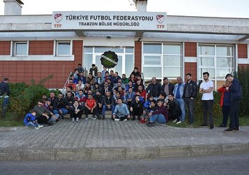 Trabzonspor taraftarlarından hakemlere "sessiz" protesto