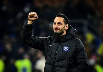 Hakan Çalhanoğlu tarihe geçti
