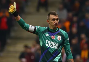 Cimbom'a Muslera müjdesi