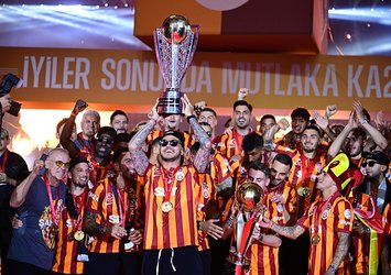 G.Saray şampiyonluk kupasını kaldırdı! İşte o görüntüler