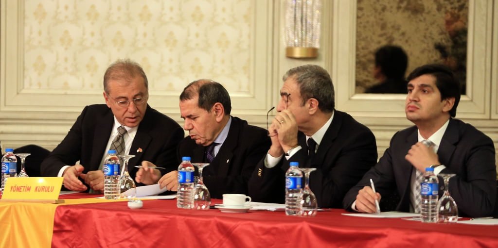 Jan Olde Riekerink’in yerine iki aday