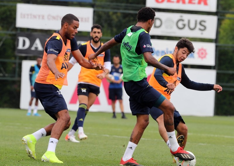 Fenerbahçe’de 4 transfer 2 ayrılık