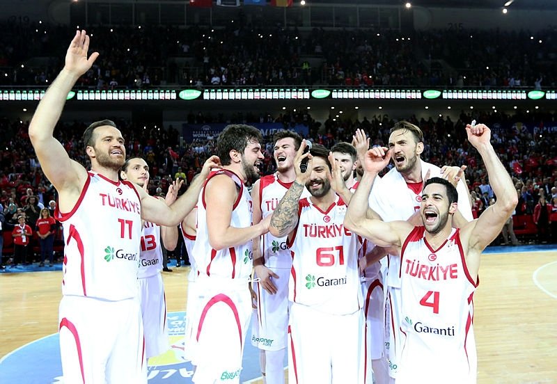 12 Dev Adam İspanya’yı devirdi