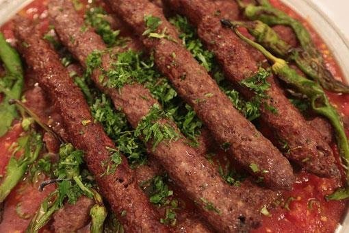 alti-ezmeli-kebap-nasil-yapilir-alti-ezmeli-kebap-tarifi-malzemeleri-yapilisi-ve-puf-noktalari-nedir-1664273417232.jpeg