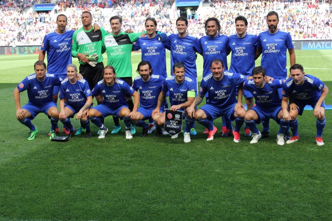 Figo, Ronaldinho’yu yendi