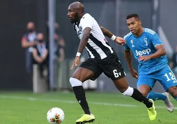 Juventus şampiyonluğu erteledi!