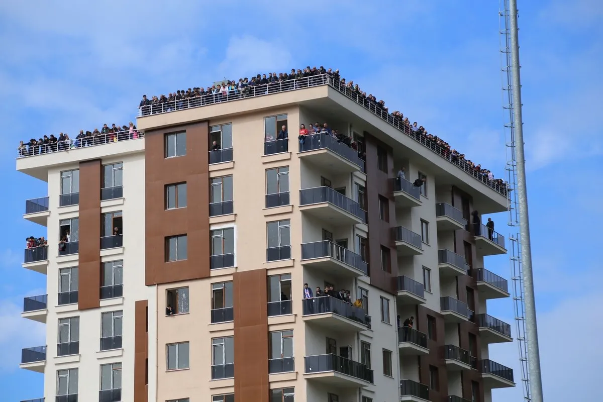 Taraftarlar maçı çatıdan izledi! - 3