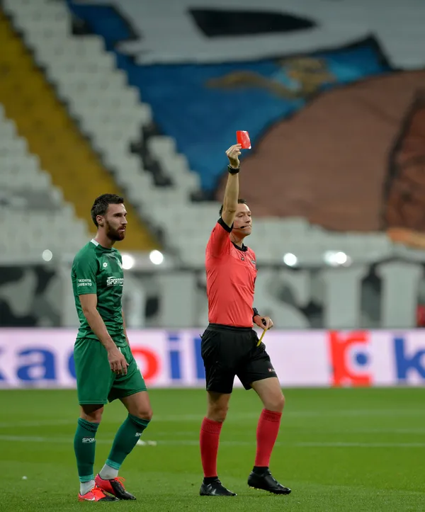 Beşiktaş karşısında Konyaspor'a kırmızı kart şoku! İşte o pozisyon - 3