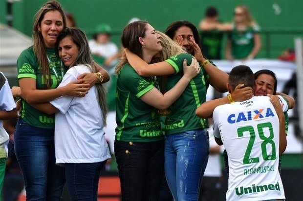 Chapecoense gözyaşlarıyla sahada