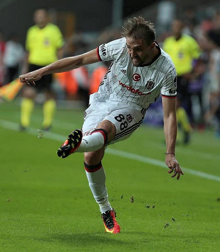 Yeni transferler forma bekliyor