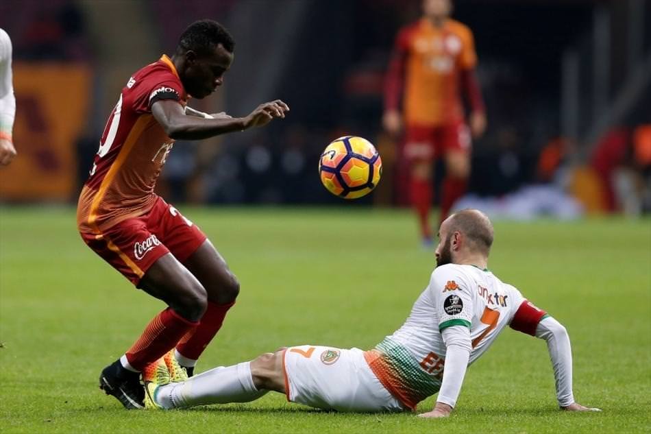 Süper Lig’e hakem hataları damga vurdu