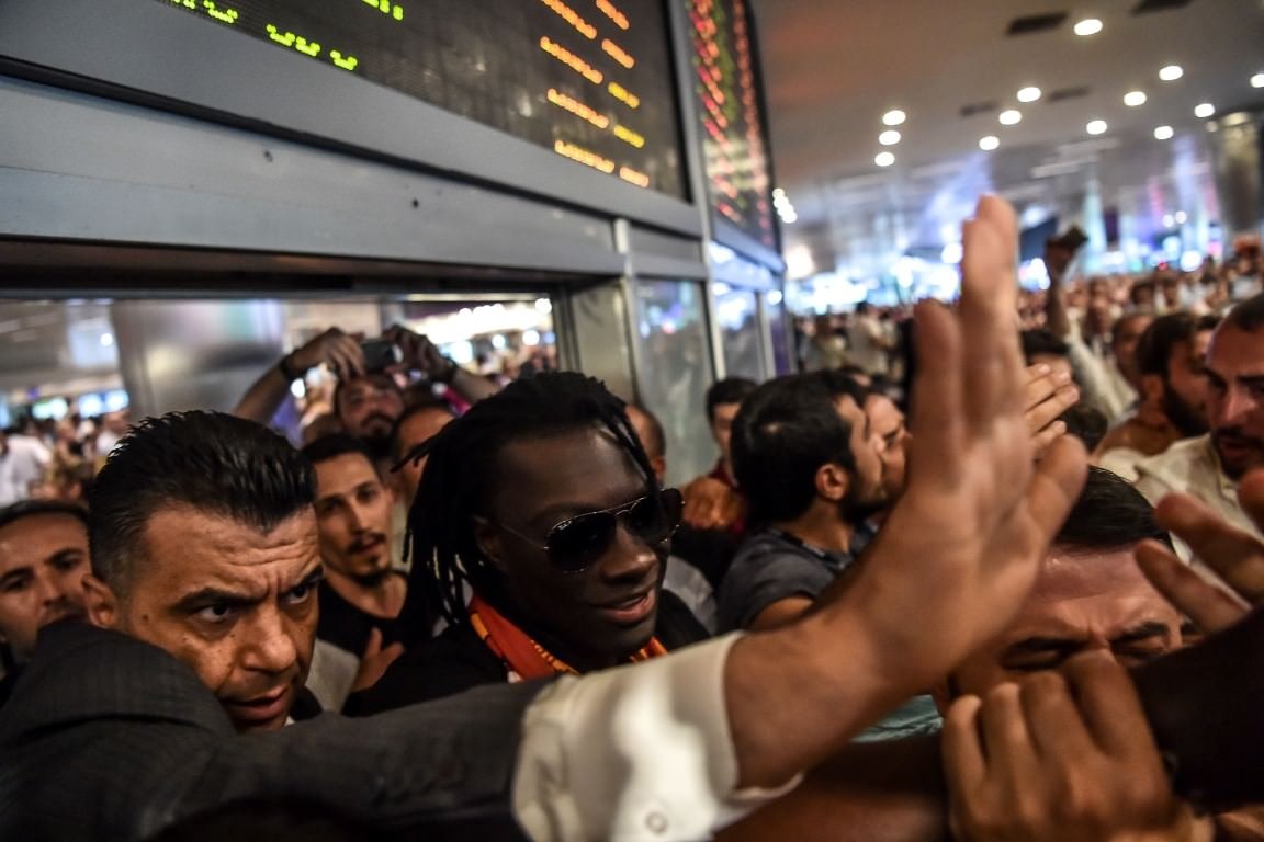 Bafetimbi Gomis araca bindi o soruyu sordu