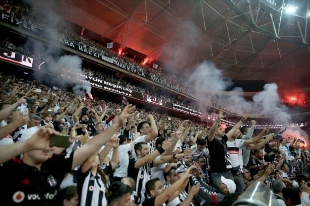 Maç sonunda Arena’da büyük çoşku!