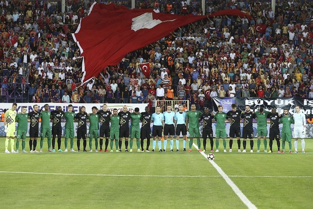 Osmanlıspor maçında anlamalı pankart