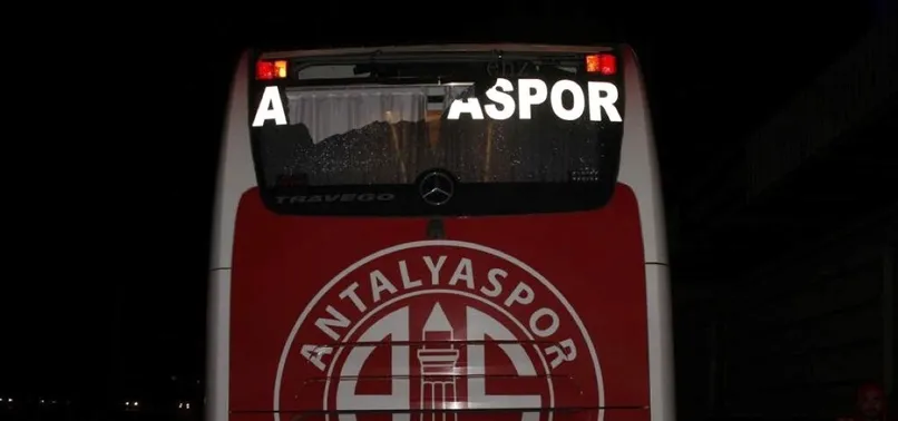 Antalyaspor otobüsüne taşlı saldırı